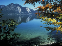 Reisen in Oberbayern: Herbst am Walchensee - im Hintergrund der Herzogstand Reisen in Oberbayern: Herbst am Walchensee - im Hintergrund der Herzogstand